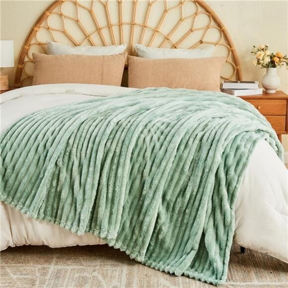 Super Soft Throw Blanket Sage Green Premium Silky Flannel Fleece Ribbed  50"x60" - Picture 2 of 6